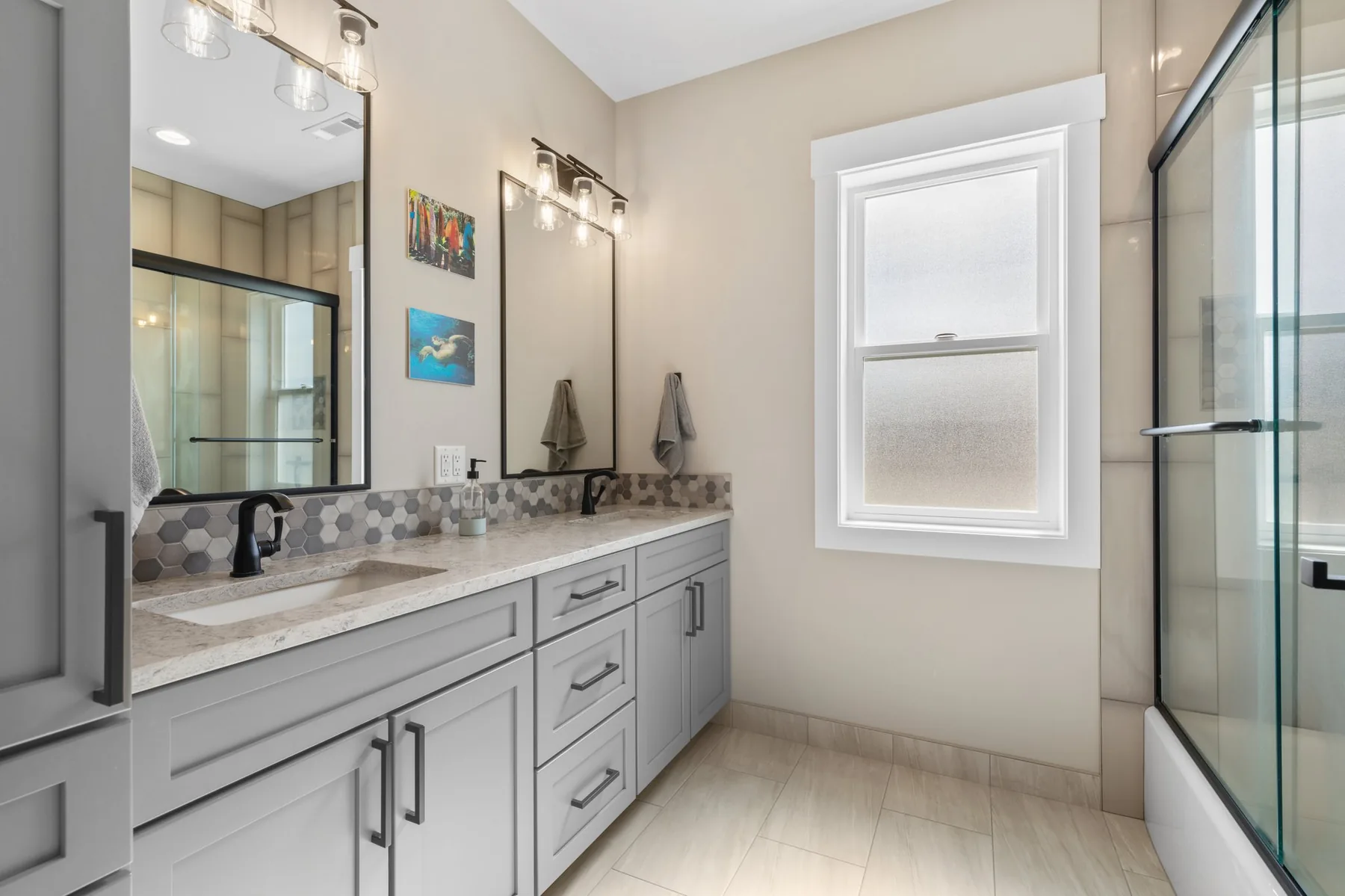 Double vanity cabinet and countertop